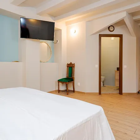Romana Boutique Πανσιόν 3*